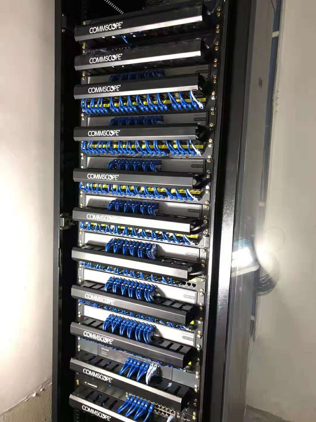 平天科技網(wǎng)絡工程解決方案 專業(yè)機柜與綜合布線服務