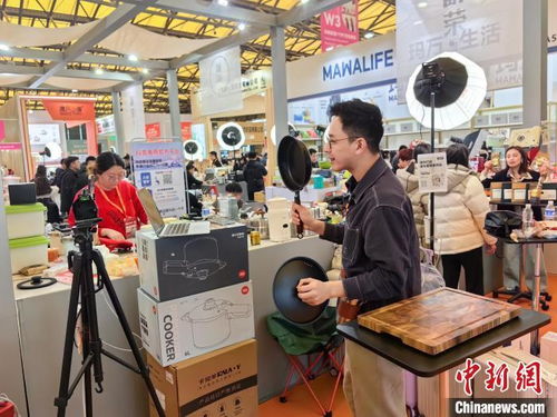 萬商云集浦江畔 上海開春掀起“展會熱”，日用百貨電商與線下交易并駕齊驅